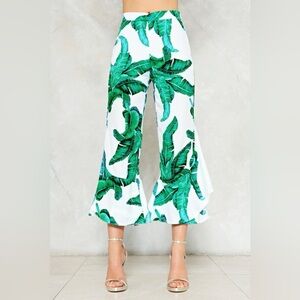 IVIVI | Tropical Foliage Print Cropped Ruffle Hem Pants Sz M